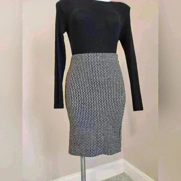 Ann Taylor pattern knit skirt - Picture 2 of 5